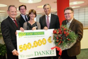 Überschreitung des Spendenaufkommens für  VPH Hospitz v.l. Paul Falk, Helmut Bornhöft, Tessa Hahn, Wolfgang  Bosbach, Spende Jörg Schmitter