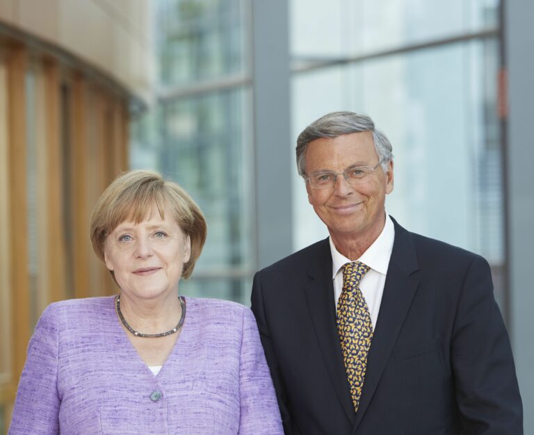 COPYRIGHT: Laurence Chaperon
Nutzung frei BIS 22.09.2014
AUSSERDEM:
Keine Nutzung für Plakat und Sozialnetzwerk wie Facebook und...
Bei Sozialnetzwerk kann nach Anfrage und Vereinbarung ein Honorar Veröffentlichung nach gefragt werden.
Plakat sind nicht Genehmigt.